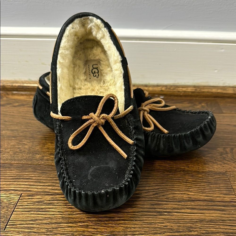 UGG Women’s Black Dakota Slippers - Size 8